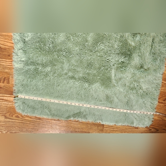NWOT Mint Green Faux Fur Area Rug 36"x60" Very Lightweight Machine Washable!! - Picture 6 of 8